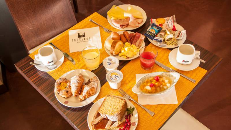 Hotel-Cosmopolita-Roma-breakfast